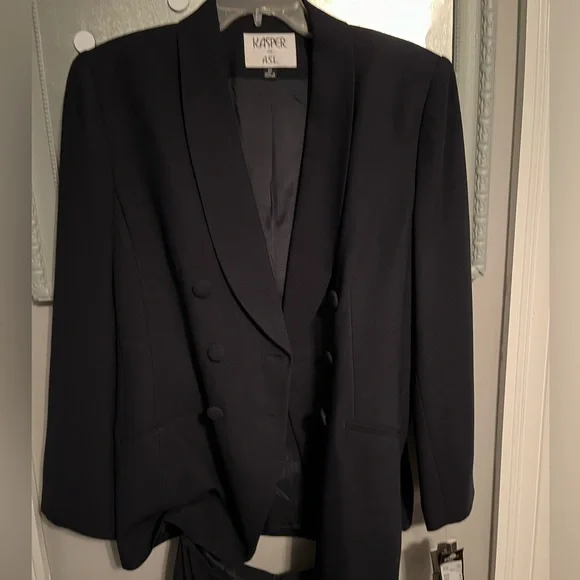 Kasper Women’s Navy Blue 2 Piece Suit Size 10 - Picture 2 of 7